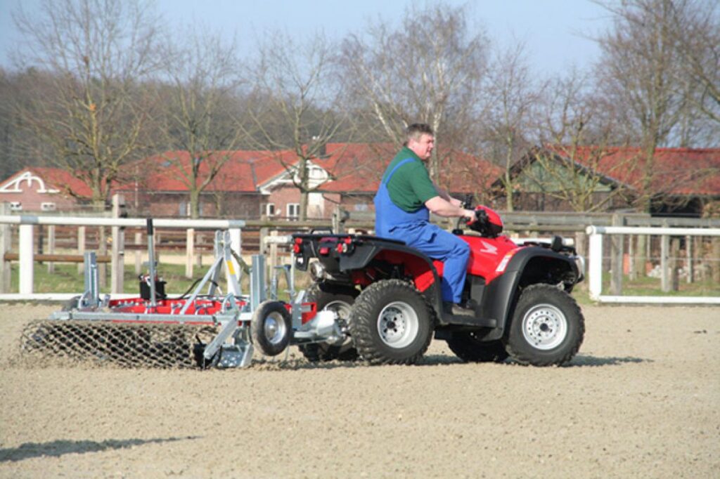 herse trainée roll quad, petit tracteur, carrière, manège